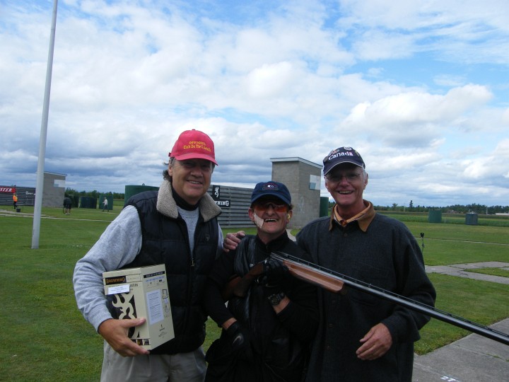 2008_0907provincialdimanche0081.JPG - Pierre took the Sr-Veteran (R) with a 191 in singles  and the Sr-Veteran in Handicap (O) from 25.5 with 88.Left to right : Pierre Tétreault, Normand Ouellet and Gaétan Lavoie. Gaétan took the Champion C (R) Doubles with 86