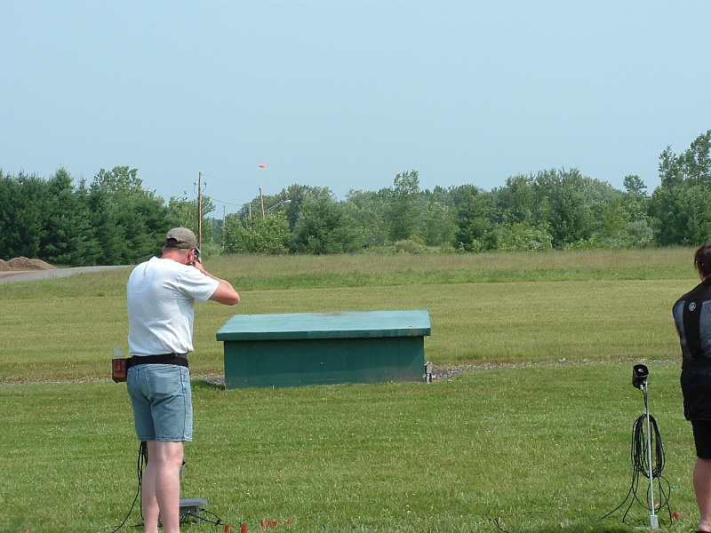dscf0025e.jpg - Pete Hammond shooting on 6B during the first 100 of the Singles Championship.