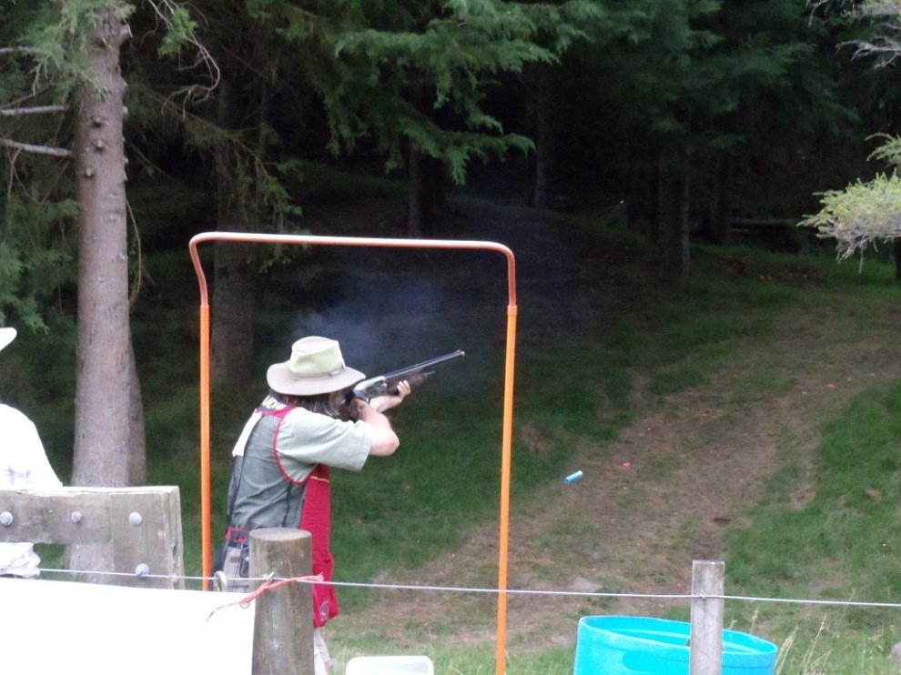 DSC00264.jpg - Canadian shooter Donn Holmes smashing a few targets.