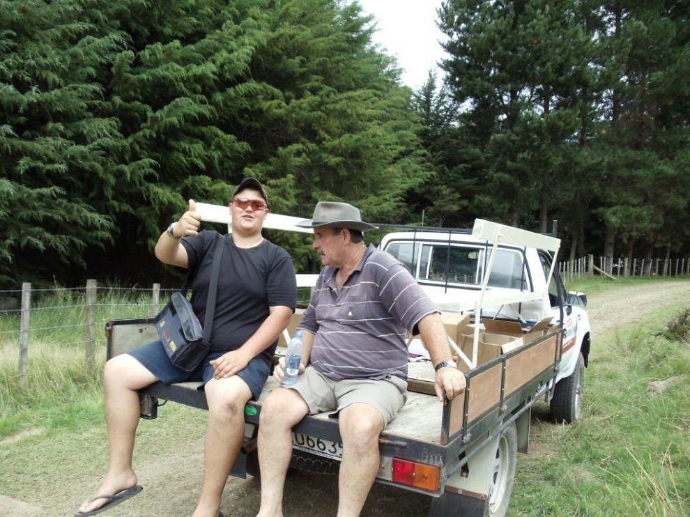 DSC00267.jpg - A couple of the Lads catching a lift.