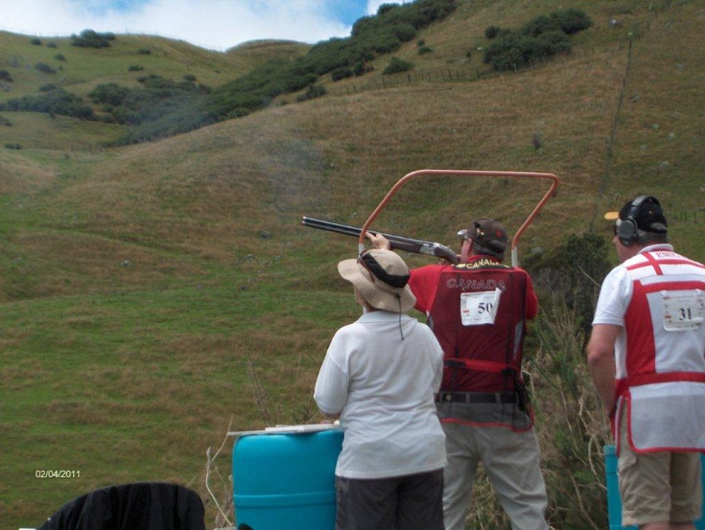 HPIM3296.jpg - Me in true clay busting form........hope I hit the target ha ha ha!